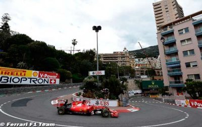 Ferrari à la peine sans soleil, Mercedes sans consignes