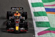 Pérez takes pole in Jeddah ahead of Leclerc and Alonso