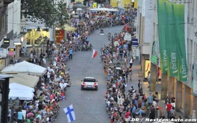 Résumé, Jour 2&nbsp;: Loeb évite tous les obstacles