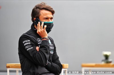 De Vries denies signing 2022 F1 contract