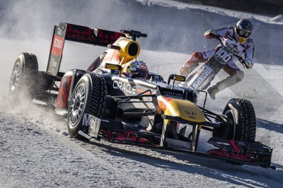 Verstappen a étrenné son n°1 avec une F1... sur la glace (+vidéo)