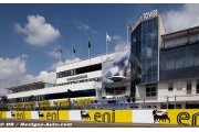 Teams set to scrap behind Mercedes in Hungary