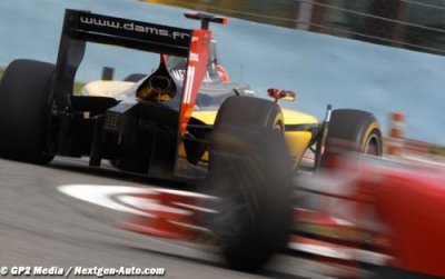 Grosjean holds on for victory in Istanbul
