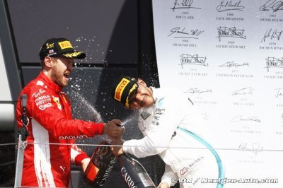 Vettel devait supporter beaucoup de pression chez Ferrari selon Hamilton