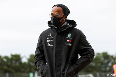 Hamilton admet avoir discuté ’plusieurs fois’ avec Ferrari