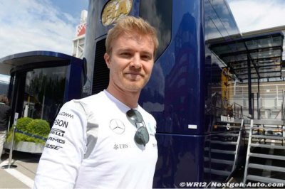 Lauda ne croit pas à un transfert de Rosberg chez Ferrari