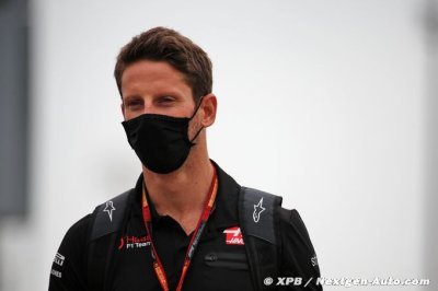 Grosjean discute avec l’équipe d’AJ Foyt en IndyCar
