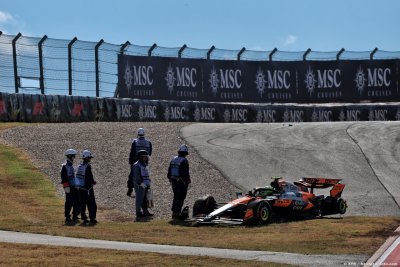 Norris fustige ’des pilotes qui ont essayé de jouer les héros au départ’