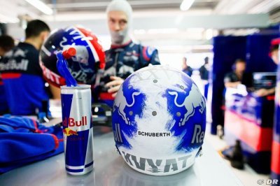 Kvyat slams ’ridiculous’ helmet colour rule