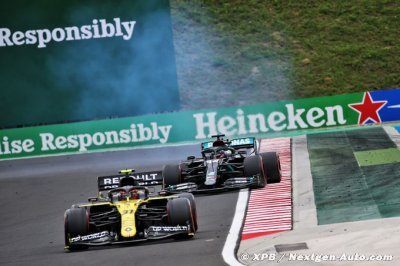 Wolff veut que Mercedes F1 trouve l’origine de la fumée de son V6
