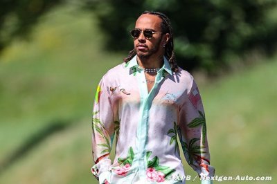 Hamilton not confirming Wolff retirement talks