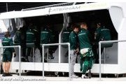 F1 set for three-car teams as more risk collapse