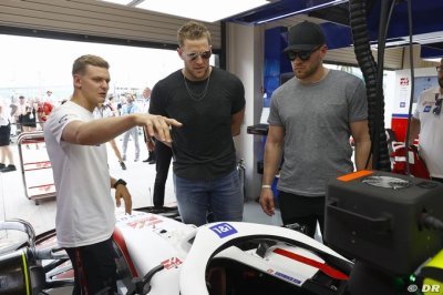 ’Queue of drivers’ to replace Schumacher - boss