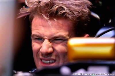 Grid girl ban ’step backwards’ - Hulkenberg