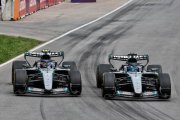 Mercedes F1 dément qu'une 'guerre' ait éclaté, Wolff encourage ses pilotes à se battre