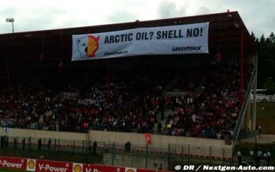 Greenpeace protests F1 sponsor Shell at Spa