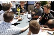 Grosjean accueilli comme un héros à Enstone