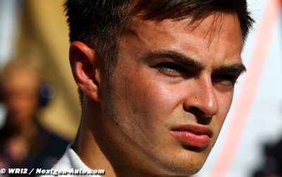 Chilton est ravi de prêter sa voiture à Stevens