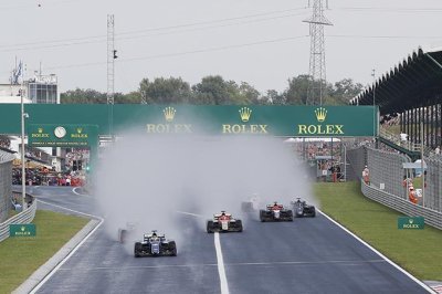 Hungaroring, Course 1&nbsp;: De Vries remporte une course palpitante