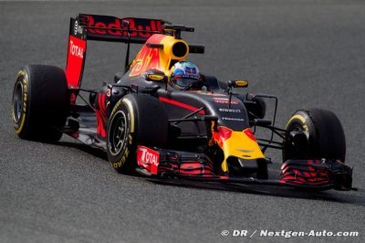 Red Bull denies Ricciardo given losing strategy