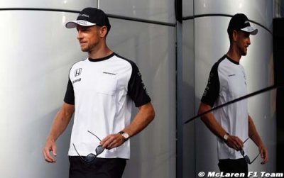 Button to announce retirement in Japan - reports