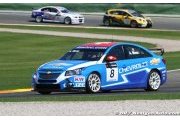 Suzuka, Course 1 - Menu s'impose devant Huff