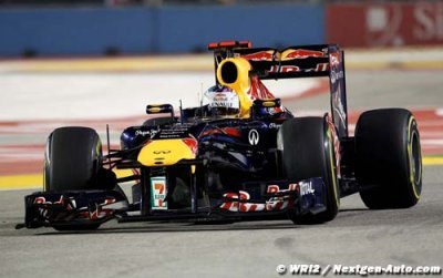 Vettel flashes to Singapore pole position
