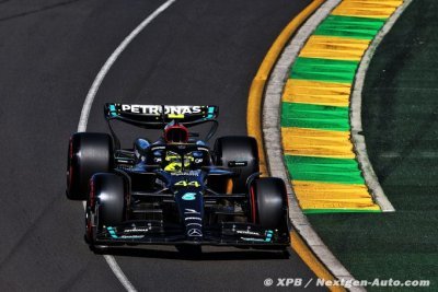 Hamilton wants Mercedes cockpit position changed