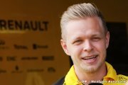 Magnussen quiet over Renault's young drivers