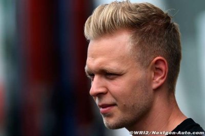Magnussen admits talks with Renault rivals