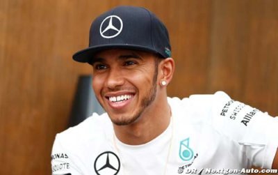 Hamilton ne pense pas à partir de Mercedes