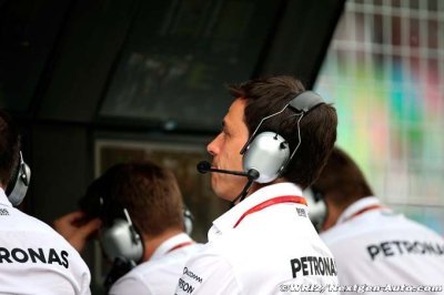 Wolff&nbsp;: Mercedes se réserve le droit de suspendre Lewis ou Nico