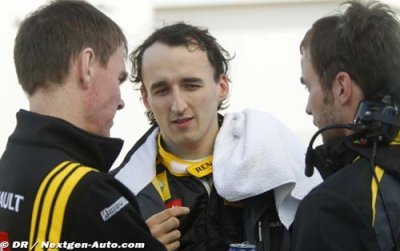 Kubica to walk in three weeks