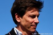 Wolff inks new deal to stay Mercedes boss