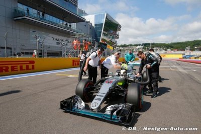 Hamilton demande à ses fans d’avoir confiance en Mercedes