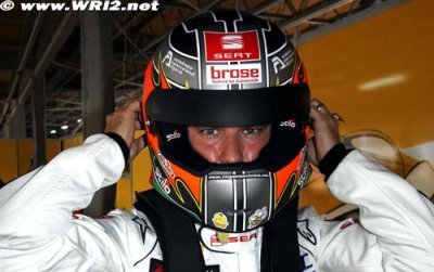 Tiago Monteiro experiences V8 Supercars in Australia
