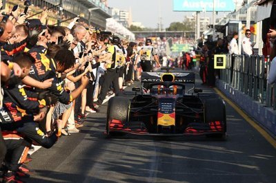 Verstappen est ‘très heureux’ du V6 Honda&nbsp;: ‘C’est mieux que l’an dernier’