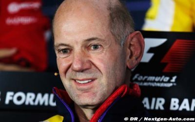 Newey stays with Red Bull