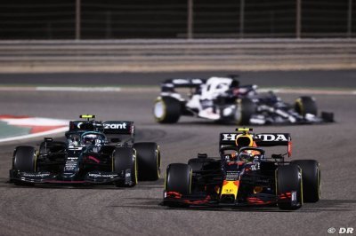 Sans radio, Pérez a su redémarrer la RB16B tout seul, Red Bull le couvre déjà d’éloges