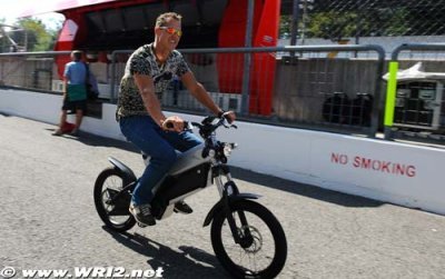 Mercedes pas inquiet des tests à moto de Schumacher