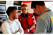 Manor avance, Merhi glisse