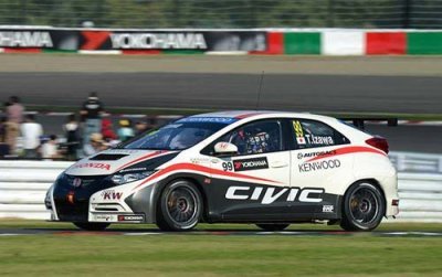 Le Nika Racing dans la course avec une Honda Civic