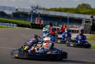 Verstappen peut-il vraiment dépasser 100 karts en 30 tours&nbsp;? La réponse aujourd’hui&nbsp;!