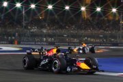 Verstappen se félicite d'une pole 'spéciale' à Singapour, impressionné par une Red Bull 'forte'