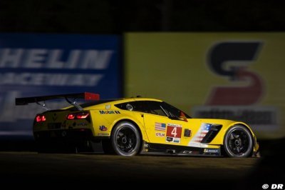 Magnussen helping father keep racing