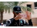 Hamilton defies paddock 'Snapchat' ban