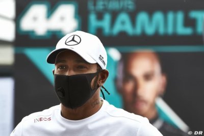 Hamilton ’at crossroads’ as contract saga rolls on