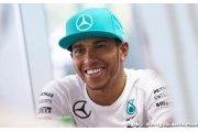Hamilton met la pression sur Ferrari et Renault