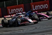 Grâce au 'tank' de Haas F1, Ocon arrache un point après des batailles 'chaudes'