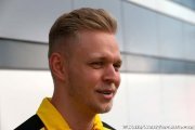 Magnussen admits 'pressure' from Sirotkin, Ocon